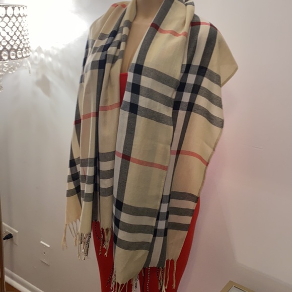 Stylish Scarf - Picture 3 of 8